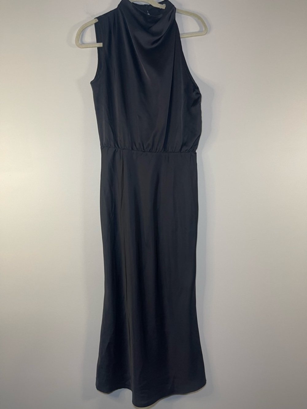 BTFBM Sleek Black Halter Maxi Dress with Subtle Waist